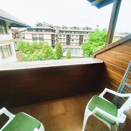 Cozy Flat In Neon * バンスコ